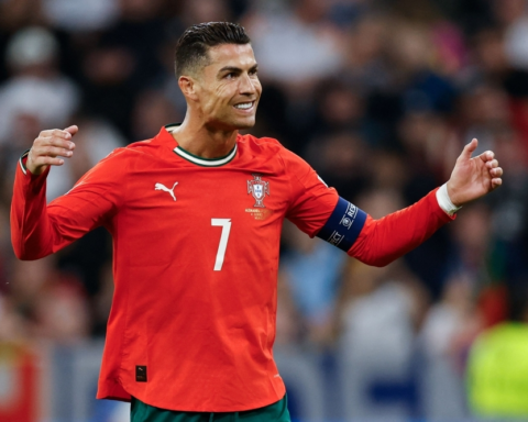 موعد عودة رونالدو من الإصابة: تصريحات مدرب البرتغال