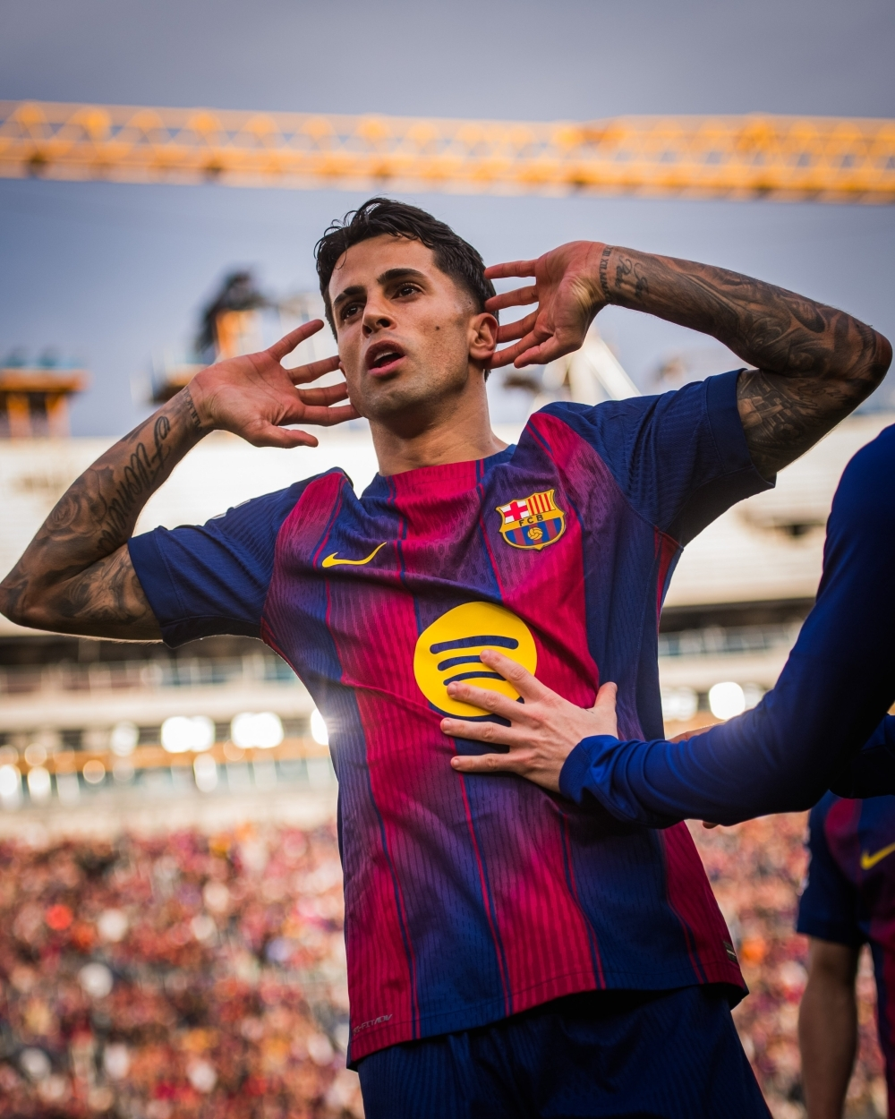 تطورات مستقبل كانسيلو مع الهلال: هل يعود إلى برشلونة؟