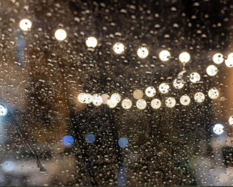 تحذير عاجل: أمطار منطقة المدينة المنورة وتأثيراتها