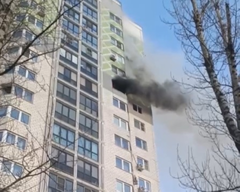 مصرع 3 أشخاص جراء حريق في مبنى سكني وسط موسكو | تفاصيل
