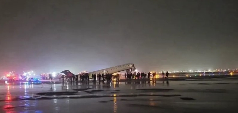 حادث مطار لاغوارديا: تصادم طائرة بمركبة وتوقف الرحلات