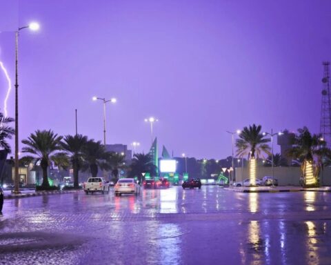 الأرصاد تحذر: تقلبات جوية حادة وأمطار غزيرة بالسعودية