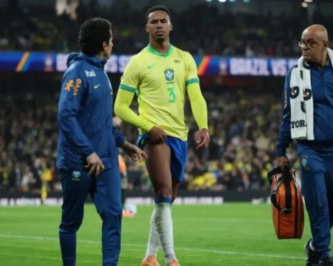 إصابة غابرييل ماجاليس تضرب دفاع البرازيل قبل وديتي فرنسا