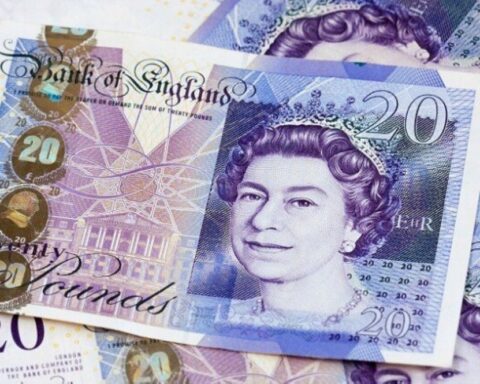 ارتفاع سعر الجنيه الإسترليني مقابل الدولار واليورو اليوم