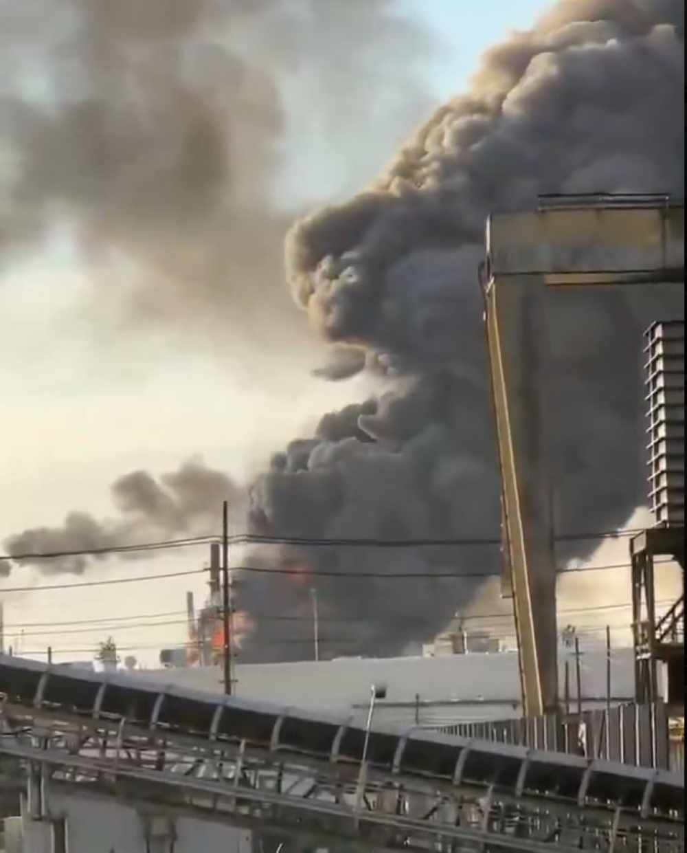 Details of the Texas oil refinery explosion and its impact on residents