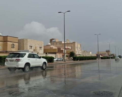 أمطار الأحساء: الأرصاد ترفع الإنذار الأحمر وتحذر من السيول