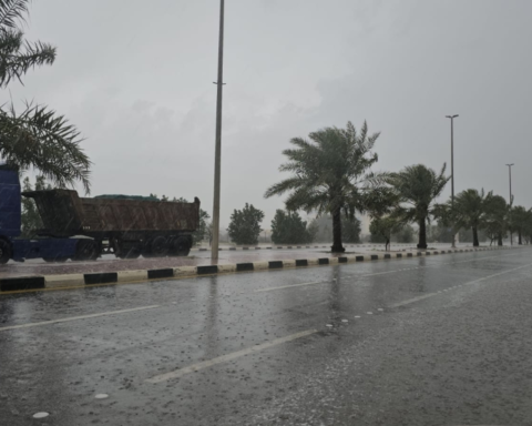 إنذار أحمر: أمطار غزيرة في الرياض والدفاع المدني يحذر