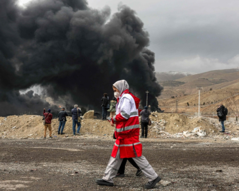 The US continues military operations against Iran amid diplomatic efforts