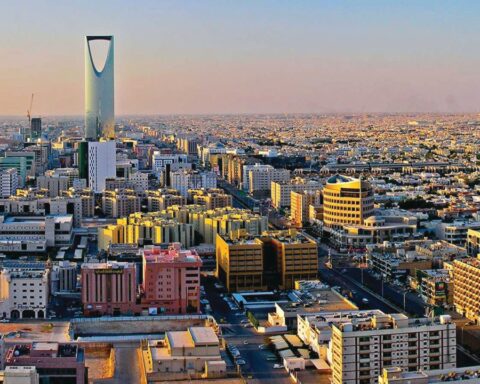 تفاصيل عودة موظفي القطاع الحكومي بعد إجازة عيد الفطر