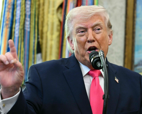 تفاصيل تصريحات ترامب عن إيران: هدية النفط ومفاوضات التهدئة