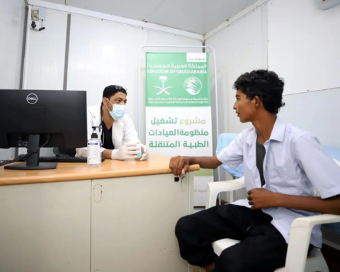 العيادات الطبية المتنقلة في عبس تخدم 679 مستفيداً