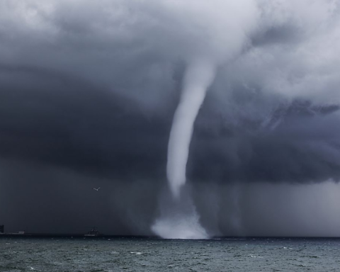 خطر الشواهق المائية والأعاصير القمعية في السعودية