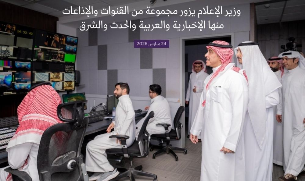 وزير الإعلام يعايد الإعلاميين في القنوات والإذاعات