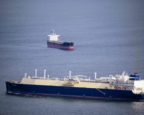 شروط إيران لمرور السفن عبر مضيق هرمز وتأثيرها العالمي