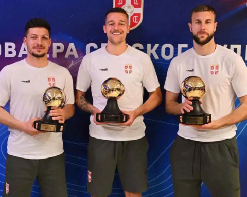 الكرة الذهبية تتوج مسيرة نجم الهلال سافيتش مع منتخب صربيا