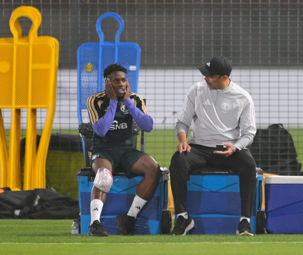 حسم موقف زكريا هوساوي من مباراة الأخضر أمام مصر