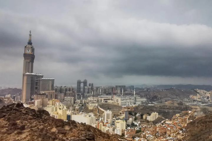 أمطار العاصمة المقدسة: هطول أمطار خفيفة إلى متوسطة اليوم