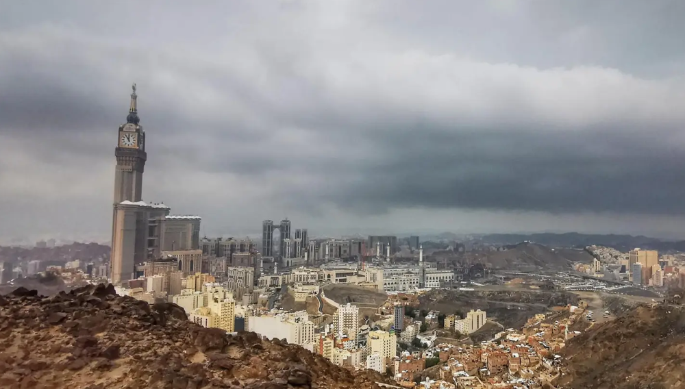 أمطار العاصمة المقدسة: هطول أمطار خفيفة إلى متوسطة اليوم