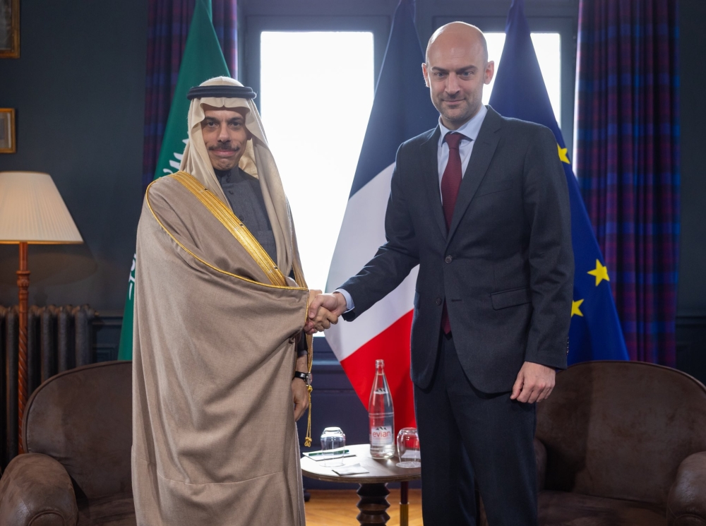 وزير الخارجية السعودي يبحث العلاقات الثنائية مع فرنسا وكندا