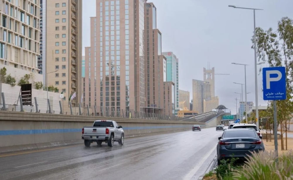 طقس الجمعة في السعودية: أمطار وضباب ورياح نشطة