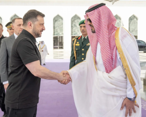 الرئيس الأوكراني يغادر جدة: تفاصيل الزيارة وأبعادها السياسية