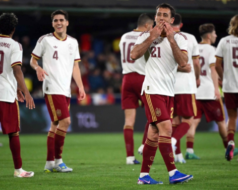 فوز منتخب إسبانيا على صربيا بثلاثية قبل مواجهة السعودية