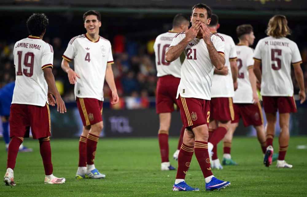 فوز منتخب إسبانيا على صربيا بثلاثية قبل مواجهة السعودية