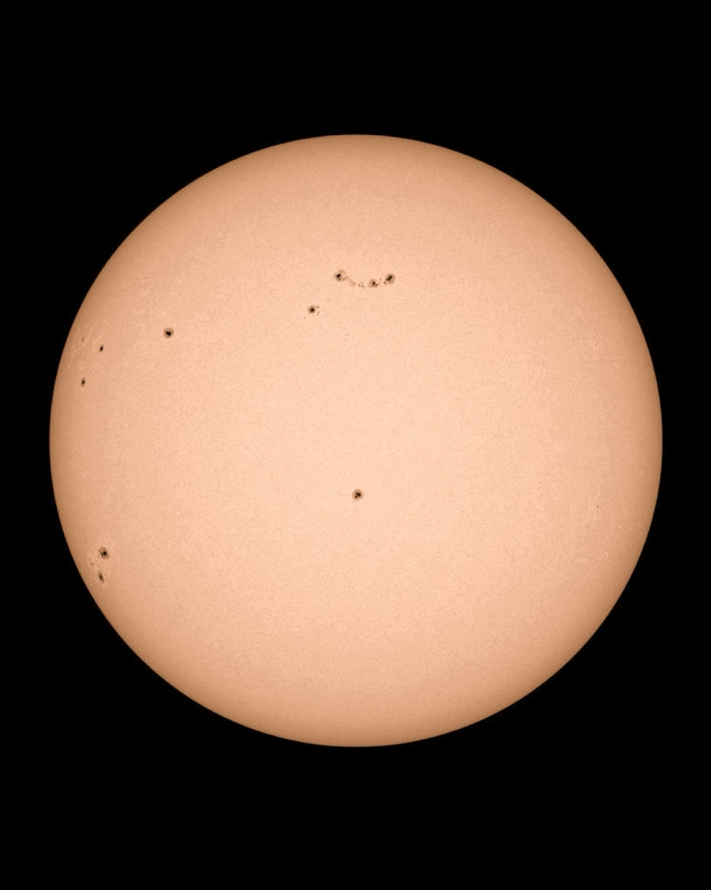 تصاعد النشاط الشمسي: عواصف مغناطيسية وفلكية جدة تطمئن