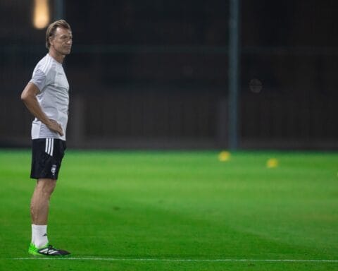 تداعيات خسارة المنتخب السعودي أمام مصر ومستقبل رينارد