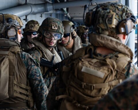 قدرات السفينة الأمريكية تريبولي بعد وصولها للمنطقة