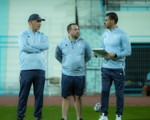 نادي الأخدود يقيل مدربه ويتعاقد مع فتحي الجبال لإنقاذ موسمه