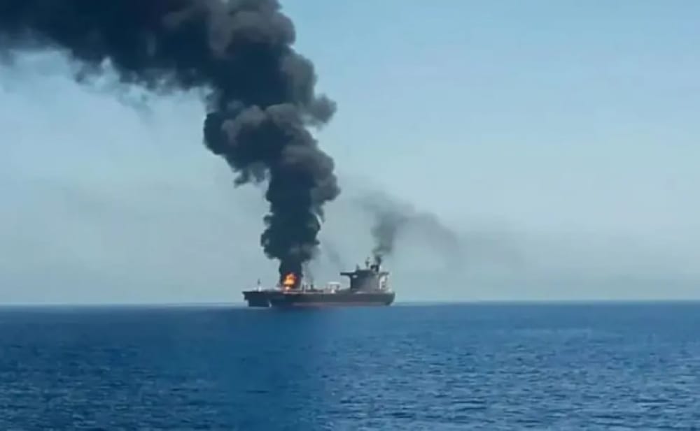 الجيش الأمريكي يعلن تدمير سفن إيرانية وضرب أهداف عسكرية