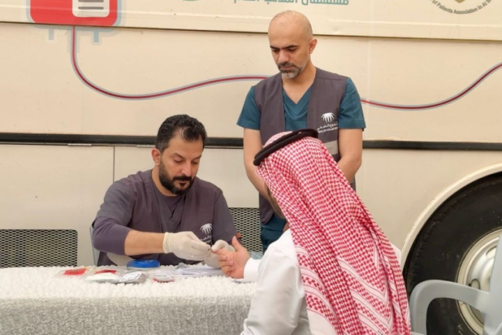 تجمع القصيم الصحي في مهرجان واحة المانعية: رعاية وتبرع