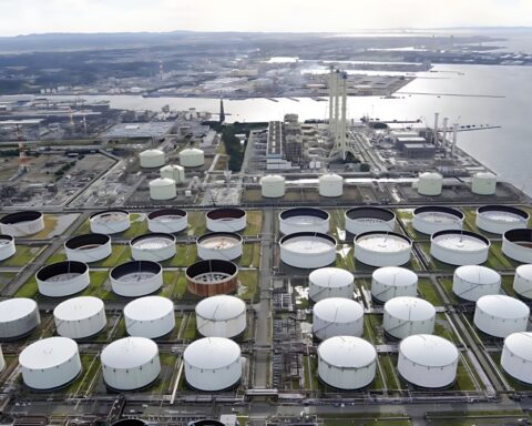 تداعيات الحرب على أزمة النفط العالمية وتأثيرها الاقتصادي