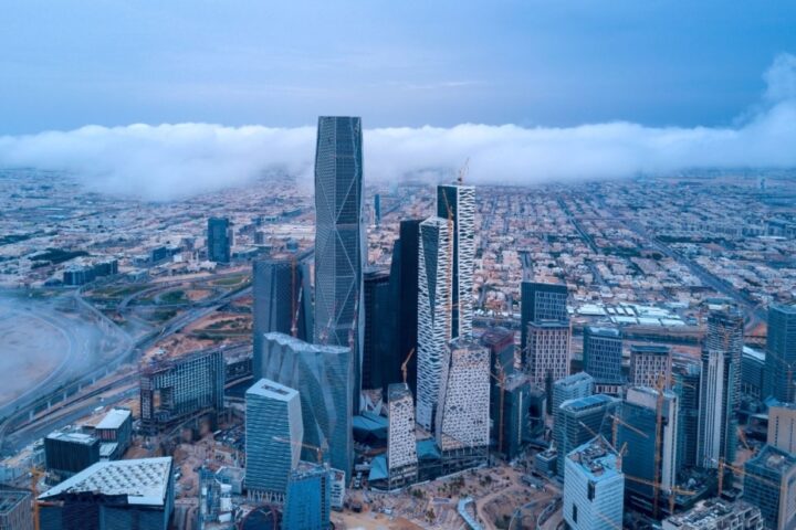 هطول أمطار متفاوتة الغزارة على مناطق المملكة حتى الخميس