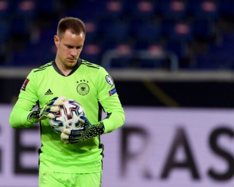 ناغلسمان يوضح حقيقة مشاركة تير شتيغن في المونديال