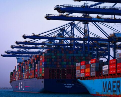 3 خدمات شحن ملاحية جديدة بميناء جدة الإسلامي