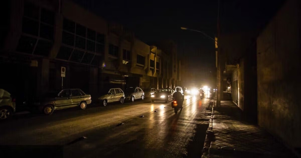 انقطاع الكهرباء في طهران بعد استهداف منشآت الطاقة