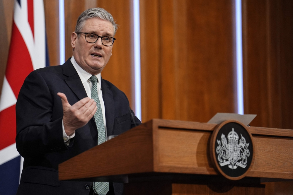 ستارمر يناقش آثار الحرب في إيران وتأثيرها الاقتصادي