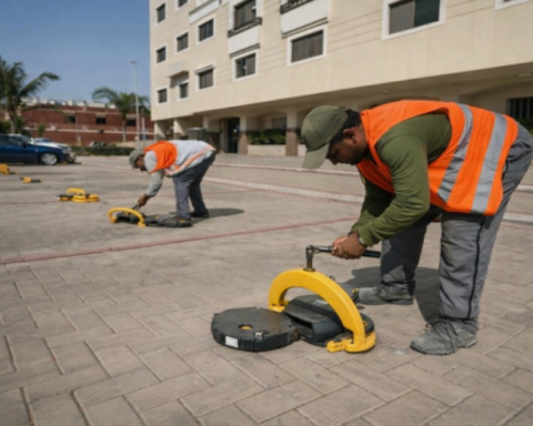 أمانة جدة تنهي استغلال المواقف العامة وتزيل الحواجز
