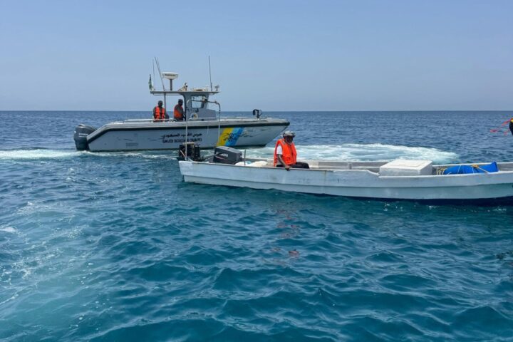 ضبط مخالفي لائحة الأمن والسلامة للأنشطة البحرية بالمدينة