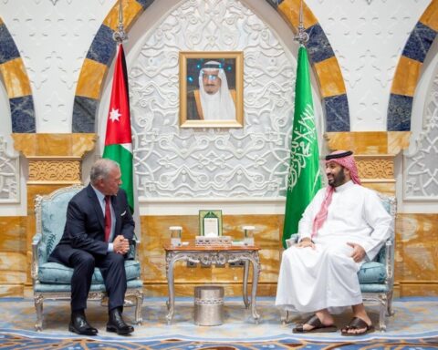 ولي العهد وملك الأردن يبحثان التصعيد العسكري في المنطقة