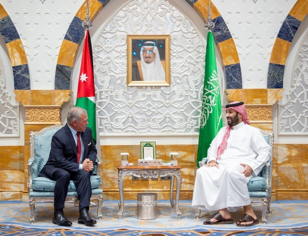 ولي العهد وملك الأردن يبحثان التصعيد العسكري في المنطقة