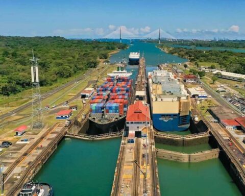 زيادة حركة الملاحة في قناة بنما بسبب حرب الشرق الأوسط