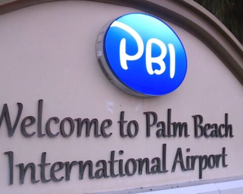 رسميا.. حاكم فلوريدا يوقع قانون تسمية مطار باسم ترامب