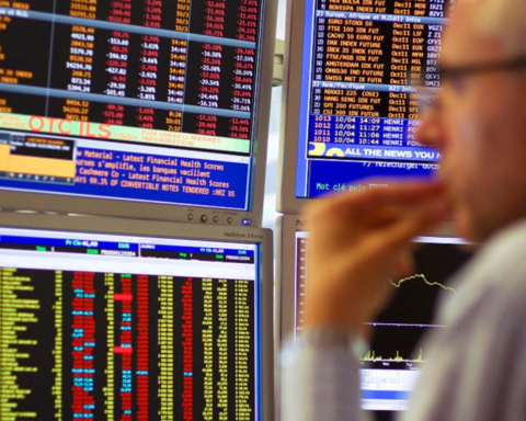 الأسهم الأوروبية تنهي مكاسب 8 أشهر وسط توترات جيوسياسية