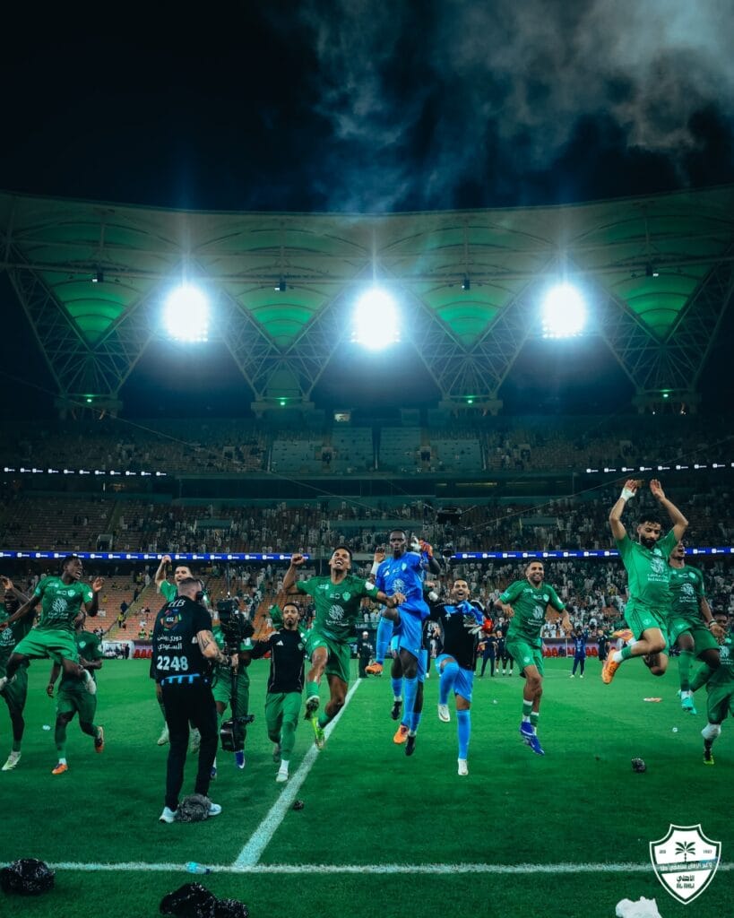 النادي الأهلي السعودي: موسم استثنائي ومنافسة على الألقاب