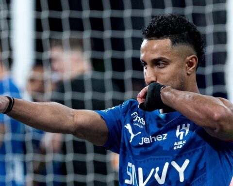 موقف سالم الدوسري من اللحاق بـ مباراة الهلال والتعاون