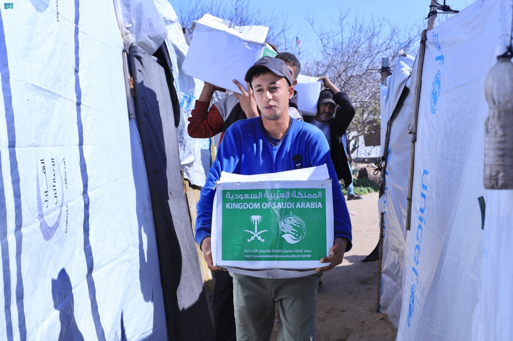 جهود السعودية في إغاثة الشعب الفلسطيني: توزيع مساعدات بغزة