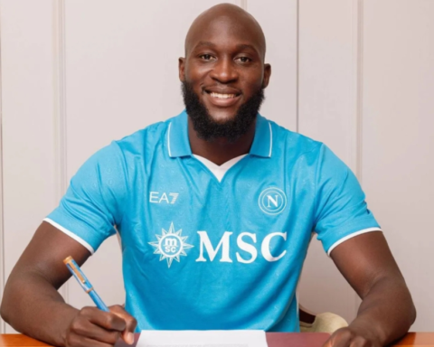 تفاصيل أزمة لوكاكو مع نابولي بسبب غيابه عن التدريبات